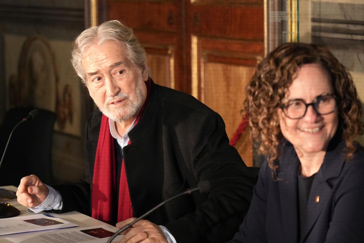 El músico Jordi Savall y la consellera de Cultura, Sònia Hernández.