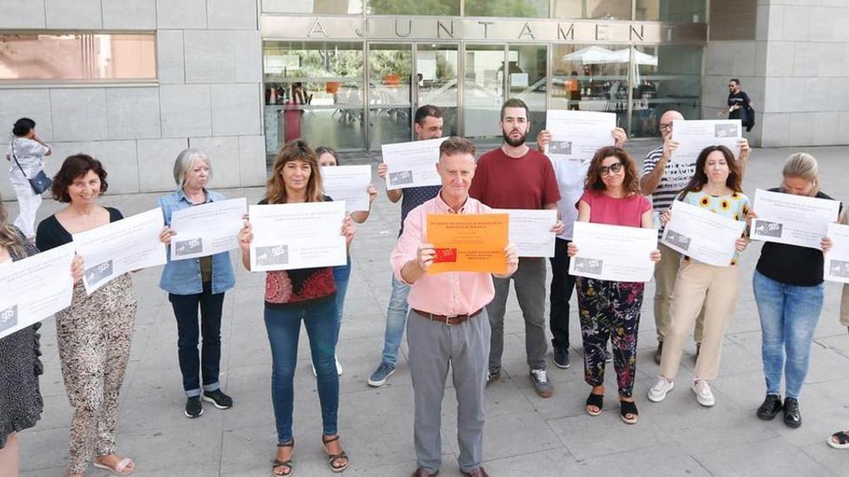 Los trabajadores de los Servicios Sociales protestan desde octubre.