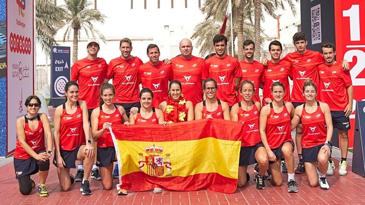 El equipo español masculino y femenino del Mundial de pádel en Doha. El equipo español masculino y femenino del Mundial de pádel en Doha.