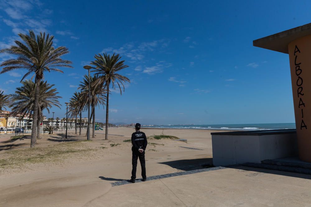 La playa de València es un desierto