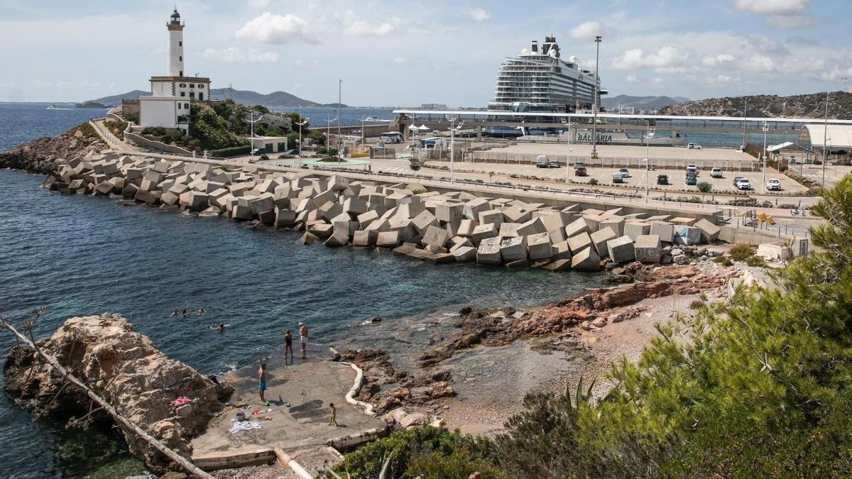 La pequeña playita de es Botafoc donde apareció el cadáver