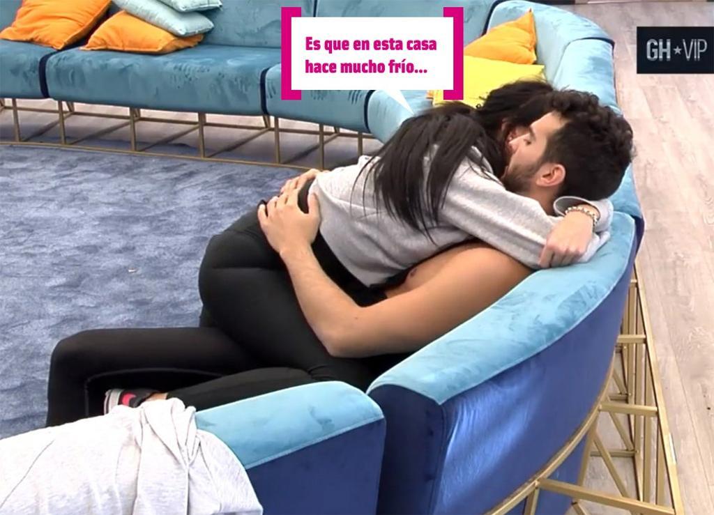 Aurah Ruiz y Suso en el sofá de 'GH VIP'