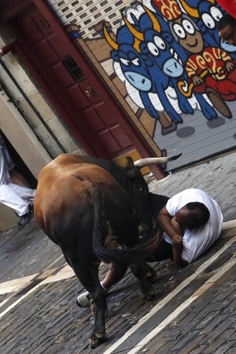 El segon dia dels Sanfermines comença amb un dels 'encierros' més llargs dels últims anys.