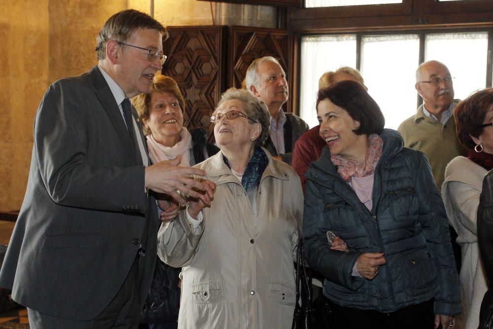 Vecinos de Morella, de visita en el Palau de la Generalitat