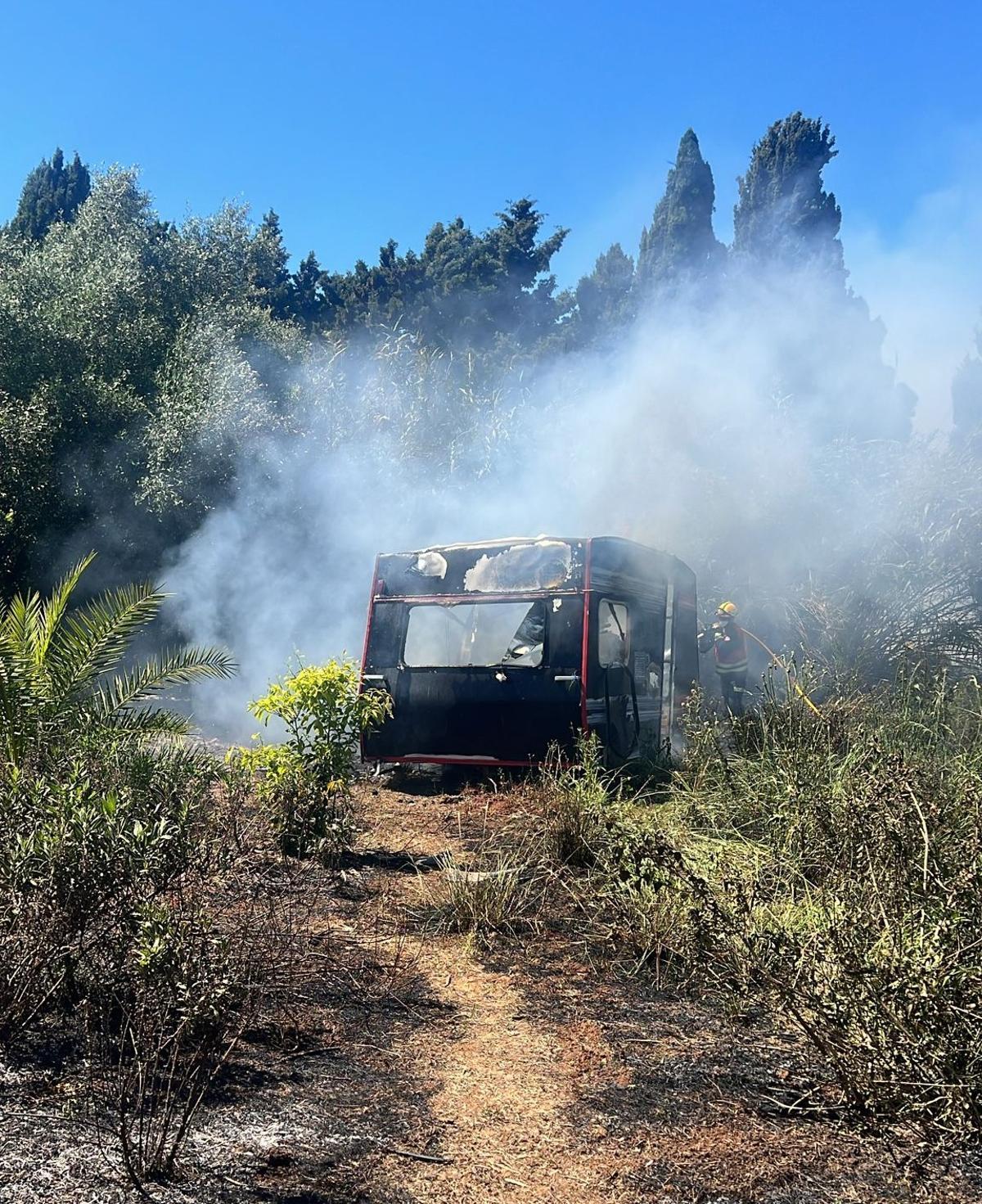 La caravana ha quedado totalmente calcinada