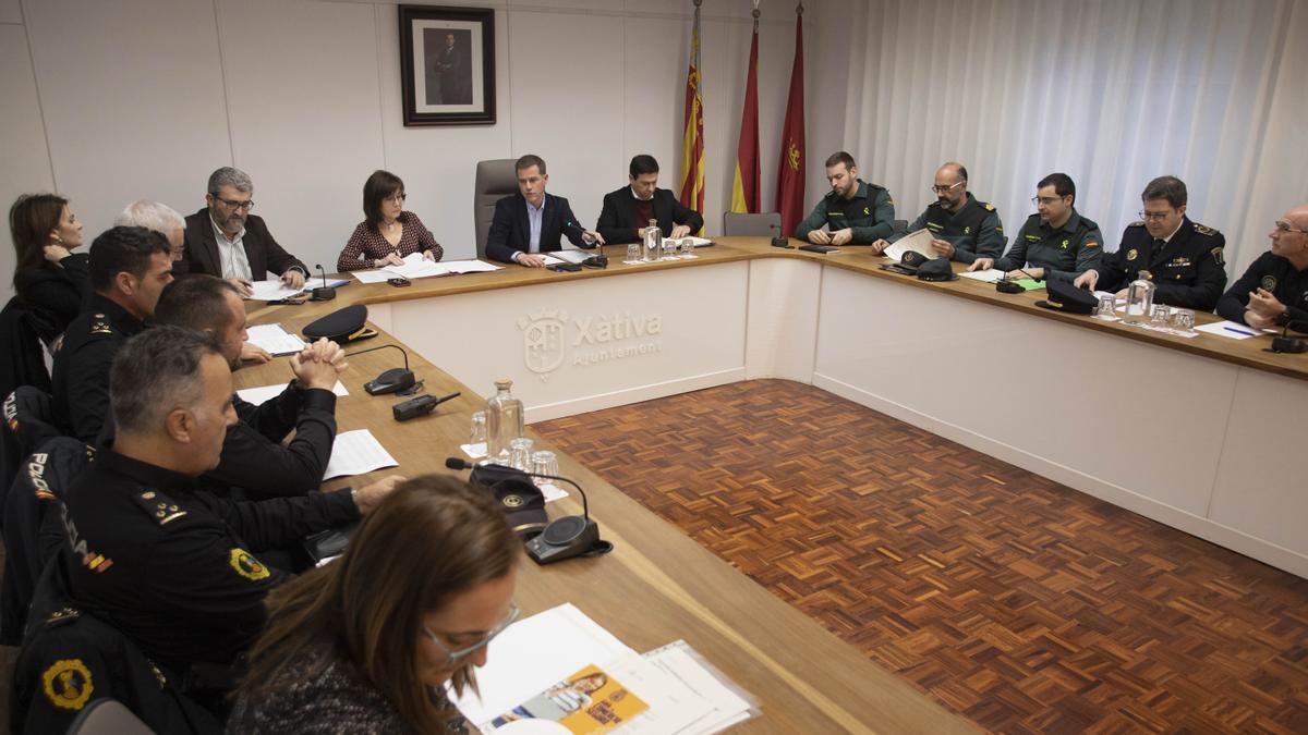 Xàtiva. Reunión junta de seguridad, en el ayuntamiento con la subdelegada del gobierno