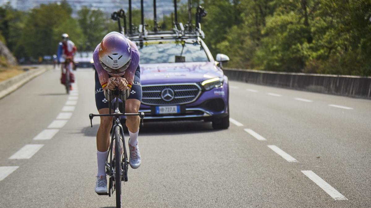Mavi García, en los momentos previos a la cuarta etapa del Tour.
