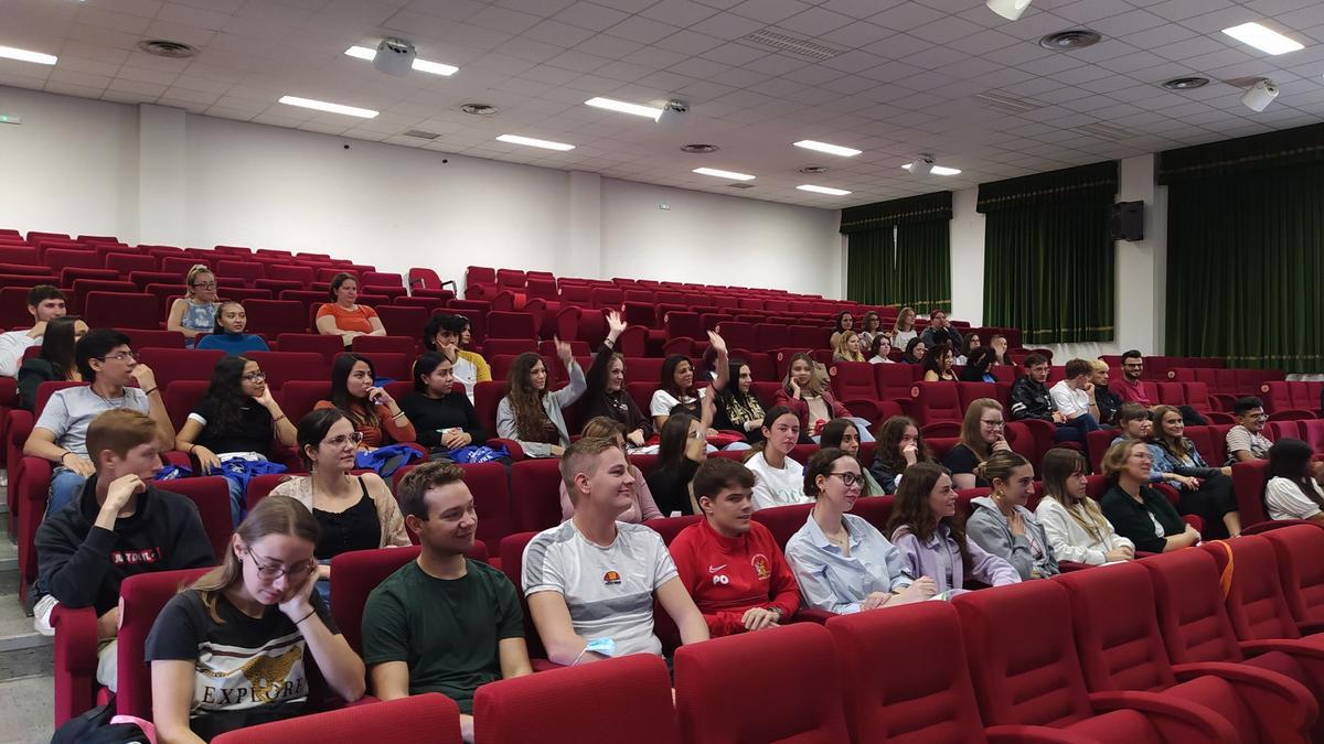 Chicos y chicas estudiantes internacionales que cursarán sus estudios en la Universidad de Extremadura.