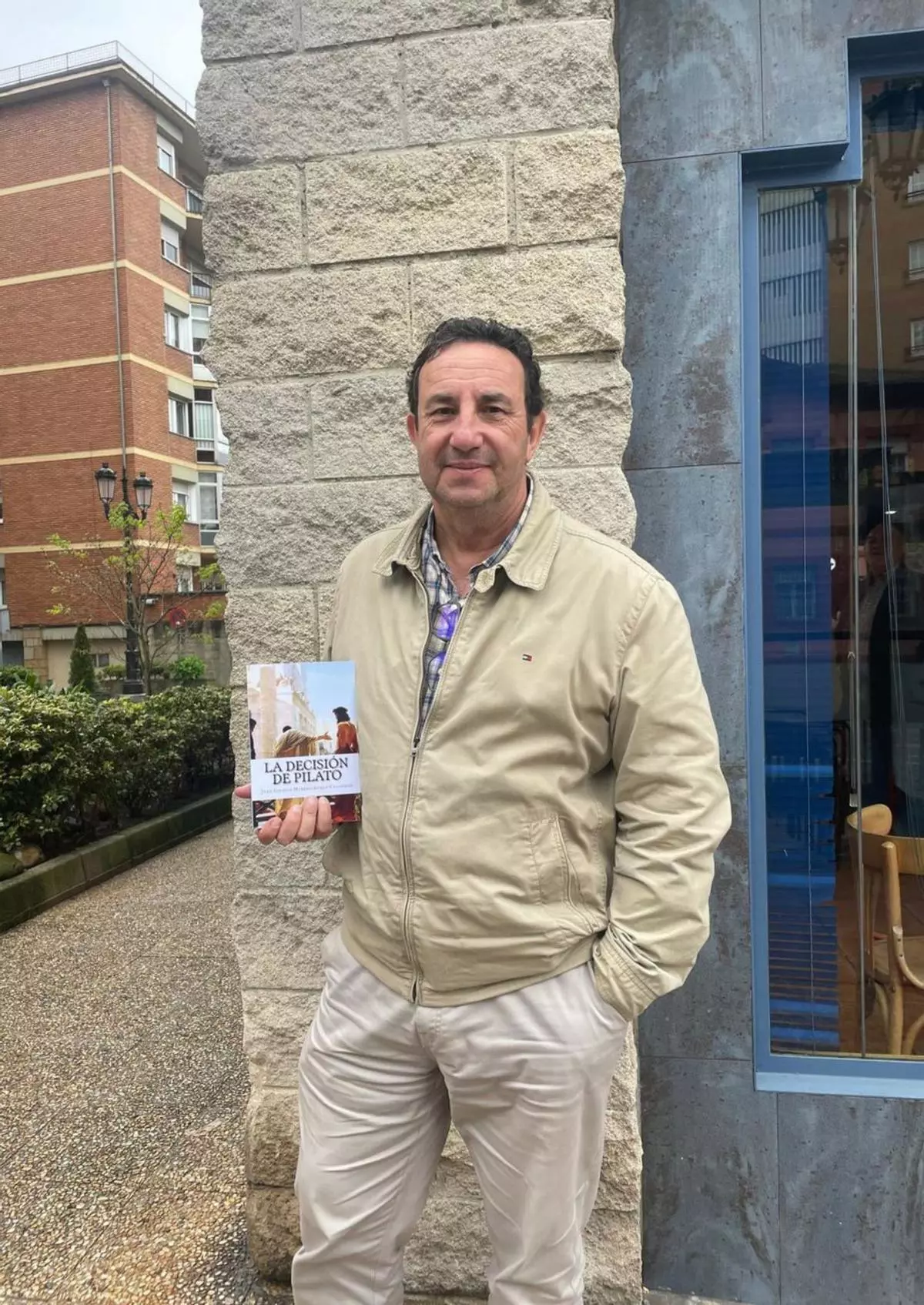 Juan Antonio Moreno-Luque, magistrado, autor de "La decisión de Pilato": "El juicio de Pilato a Cristo fue el primero influido por las masas"