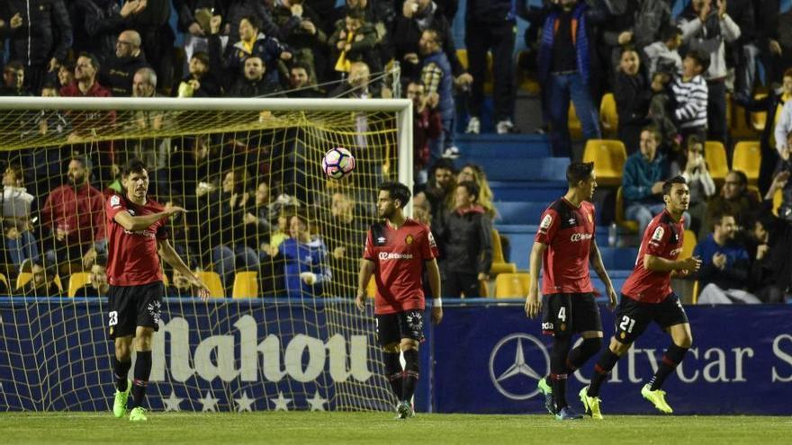 Héctor Yuste, Company, Raíllo y Moutinho, el viernes en el estadio municipal de Santo Domingo, en la derrota ante el Alcorcón.