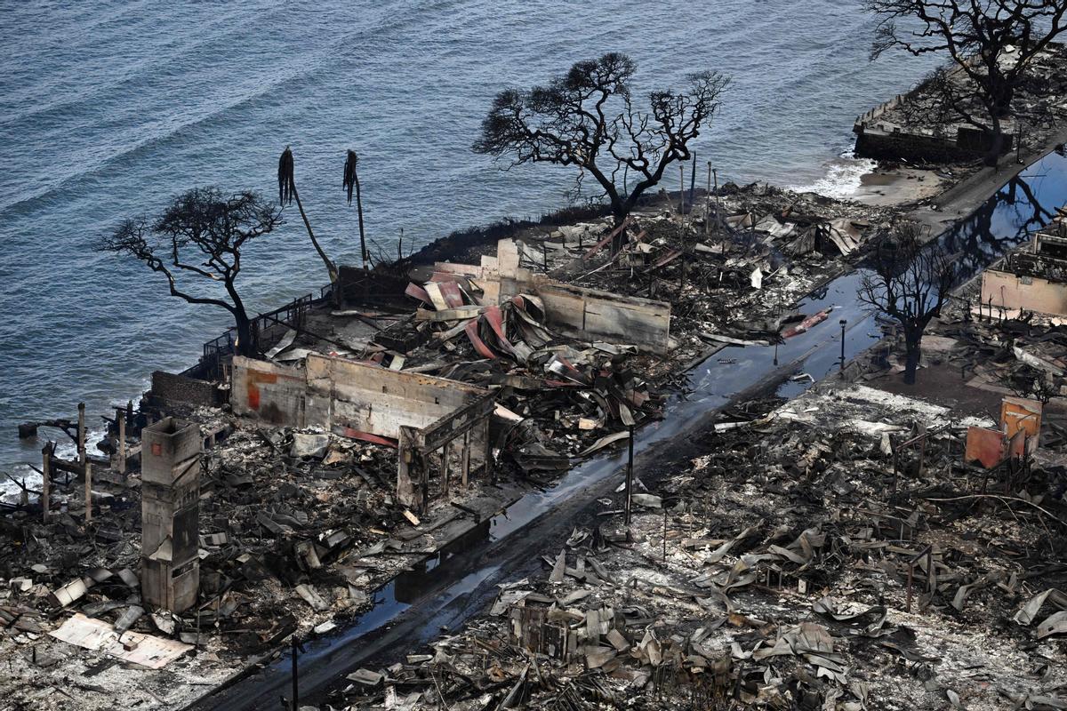 El fuego destruye la localidad de Lahaina, en Hawái