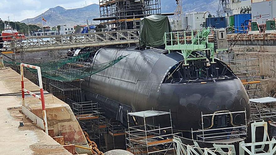 El S-81 permanece en el muelle de pruebas de Navantia. | L.O.