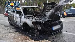 Roban y queman un coche nuevo tras una noche de fiesta en Elche