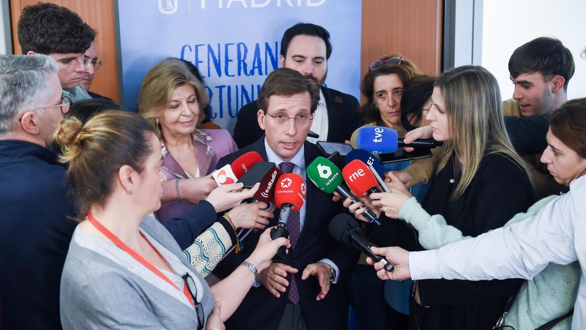 Almeida, sobre la sentencia del caso mascarillas: "Si alguien quiere señalar a alguien del Ayuntamiento, que me señale a mí"