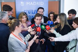 Almeida, sobre la sentencia del caso mascarillas: Si alguien quiere señalar a alguien del Ayuntamiento, que me señale a mí