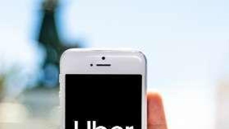 Logo de Uber en un móvil.