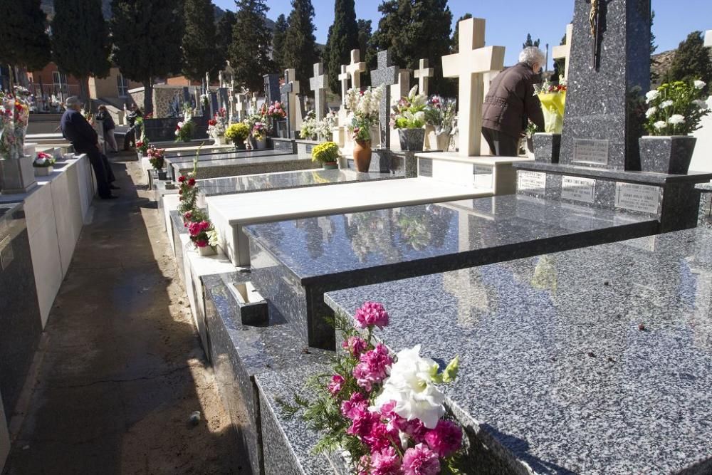 Día de Todos Los Santos en el cementerio de Los Remedios (Cartagena)