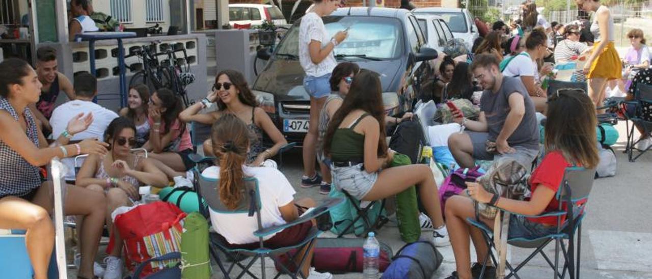 Uno de los festivales que se celebran en la playa de Tavernes de la Valldigna. | LEVANTE-EMV