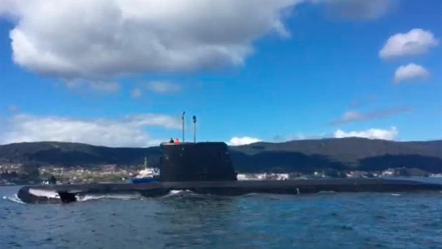 El submarino 'Mistral' surca la ría de Pontevedra
