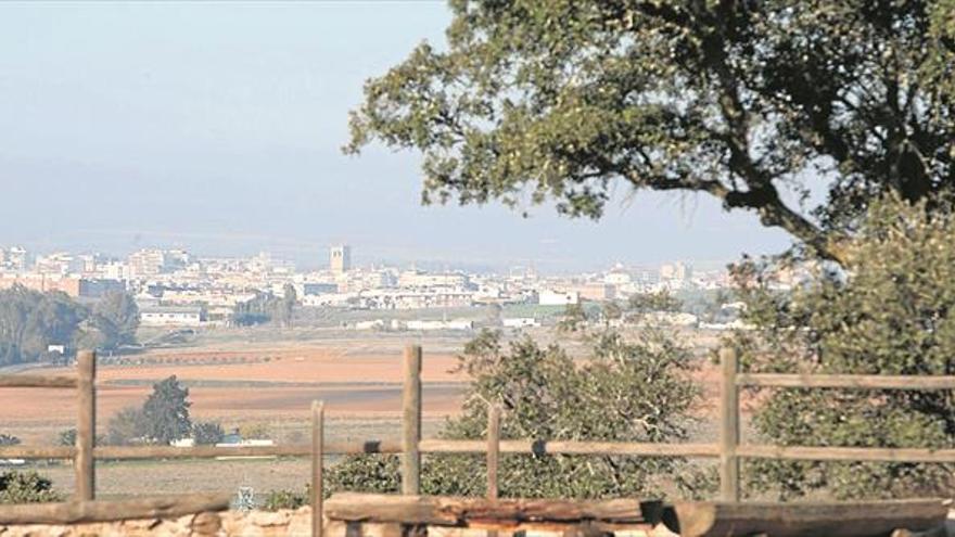 La oposición de Badajoz rechaza que se contrate el mantenimiento de Tres Arroyos