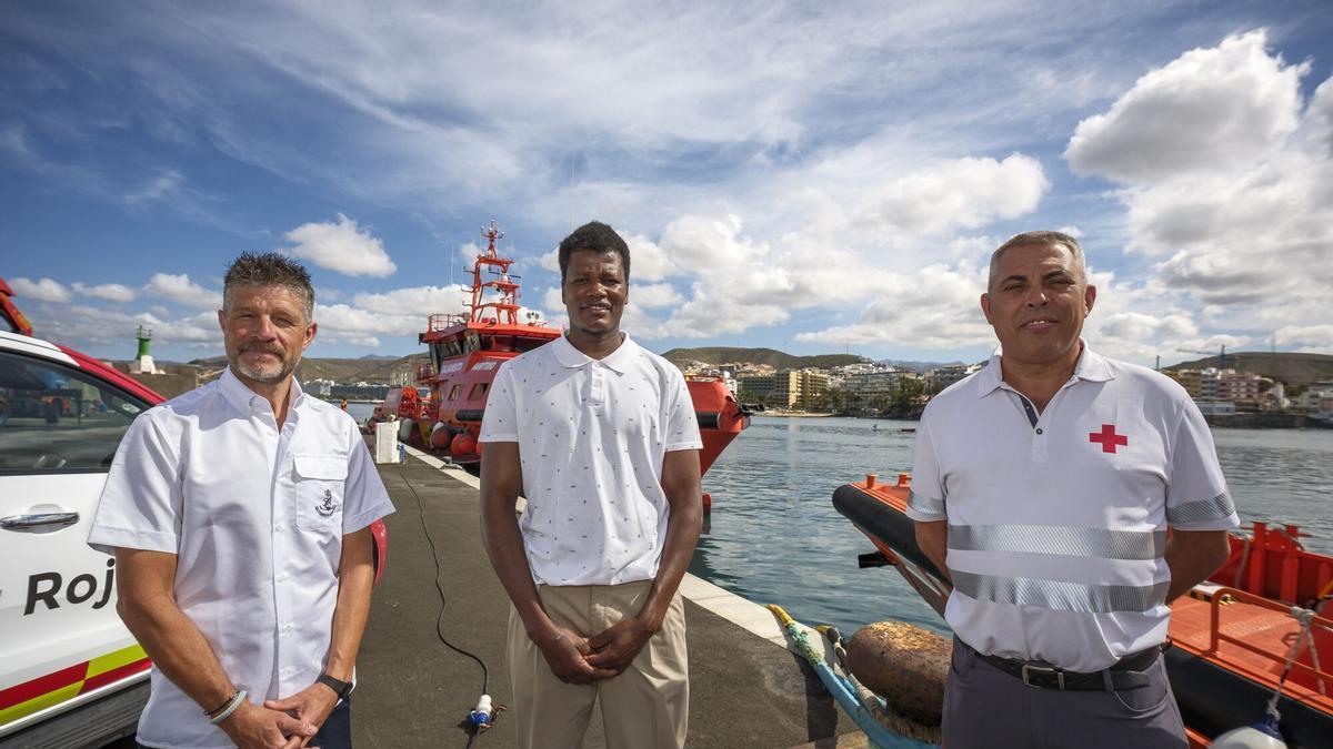 Testimonios de un migrante, Cruz Roja y Salvamento Marítimo en el muelle de Arguineguín