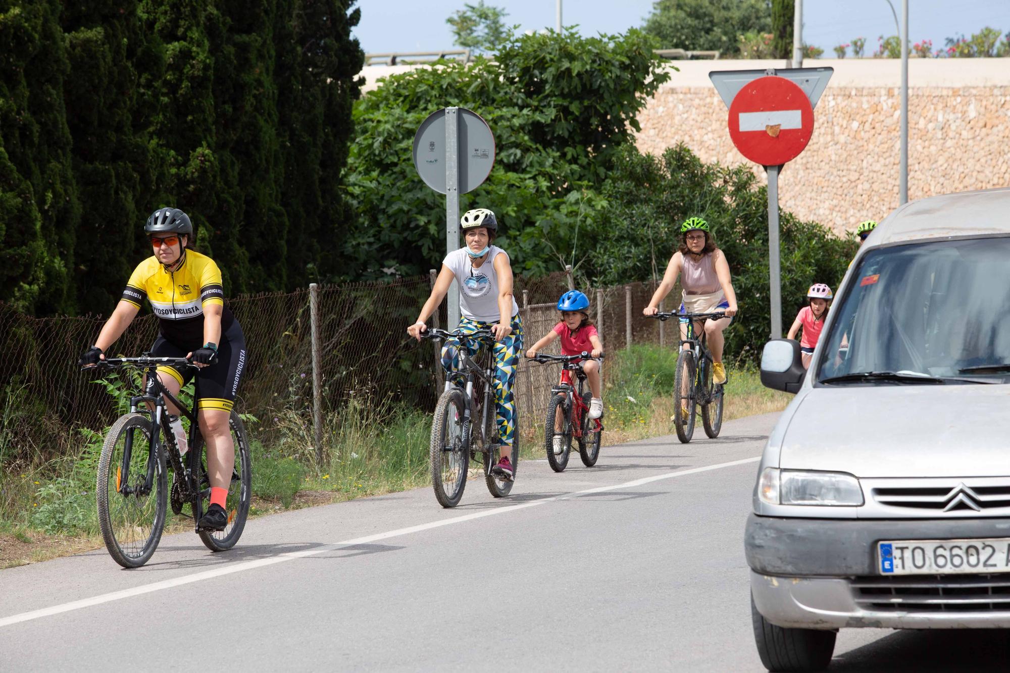 Una ‘bicicletada’ en Jesús reúne a 40 personas para exigir mejoras en la conectividad