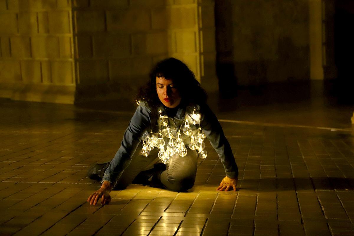Espectáculo de danza La Furia en la Puerte del Puente