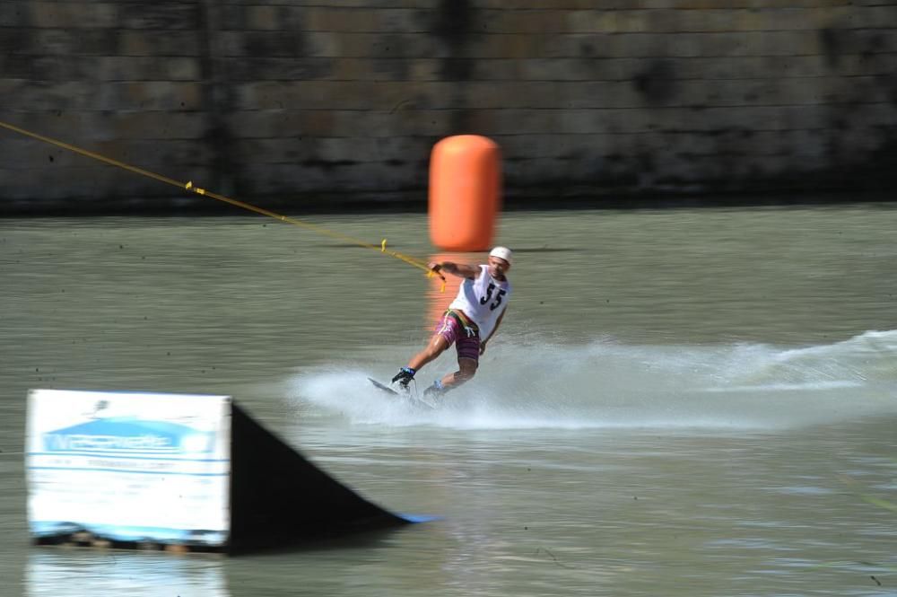 Exhibición de Wakeboard en el Río Segura