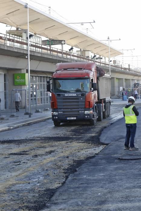 Obres a les andanes de l'estació de Renfe i al parc Central