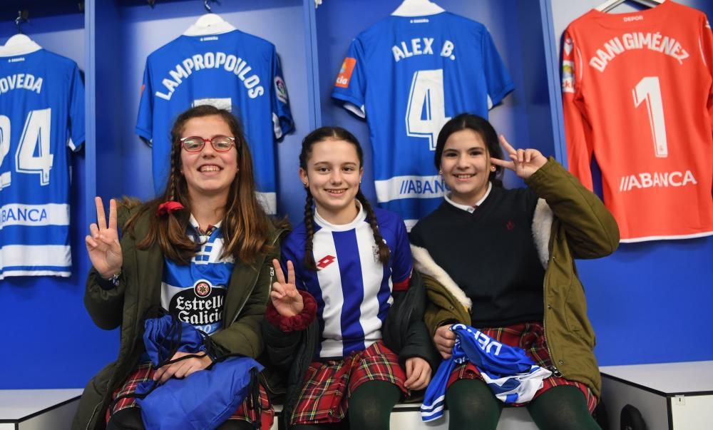 Alumnas del colegio Montespiño, de visita en Riazor