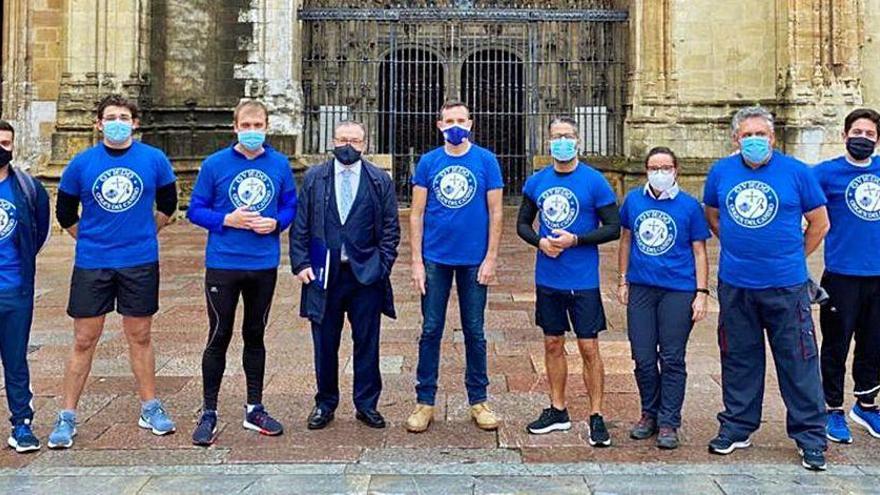 Algunos de los participantes en la ruta popular por el Camino de Santiago.