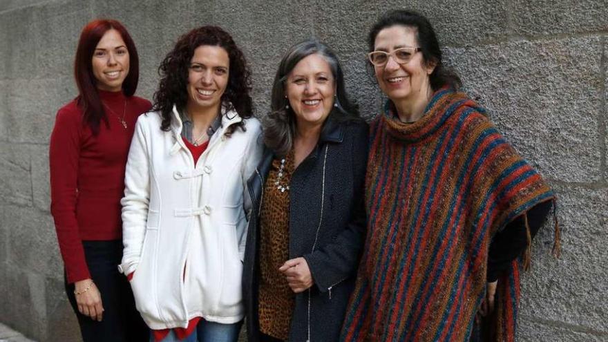 De izq. a dcha., Beatriz Arroyo, Mónica Méndez, Mar López, presidenta de VBM, y Luzía Tizián. // R. Grobas