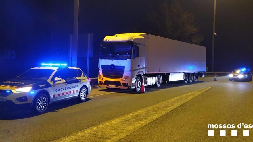 Els Mossos d&#039;Esquadra després d&#039;aturar el camioner