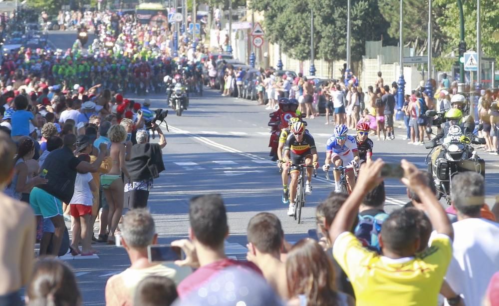 La segunda etapa de la ronda española, que empezó en Ourense y terminó en Baiona, pasó por Vigo y su área metropolitana. El pelotón cruzó la ciudad a toda velocidad a la caza de los corredores escapados.