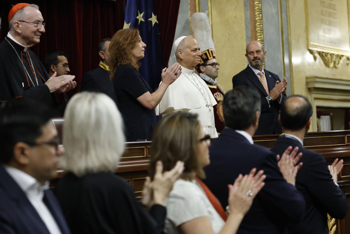 Francina Armengol recibe al papa León XIV en el Congreso de los Diputados