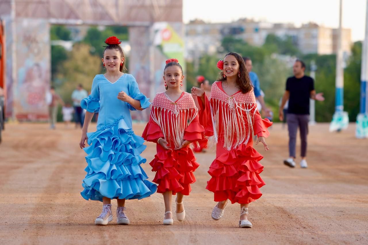 El Arenal se anima desde primera hora en el día del inicio de la Feria de Córdoba