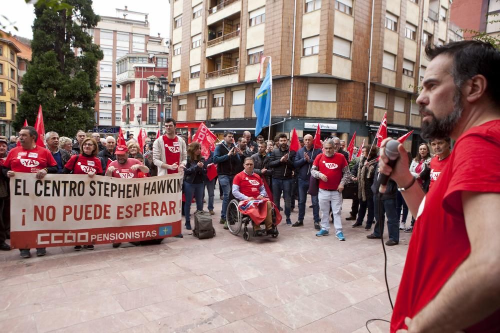 Encierro en el Ayuntamiento de Langreo por el centro de discapacitados