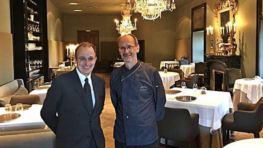 Toni Gerez i Xavier Sagristà, a la sala del restaurant.