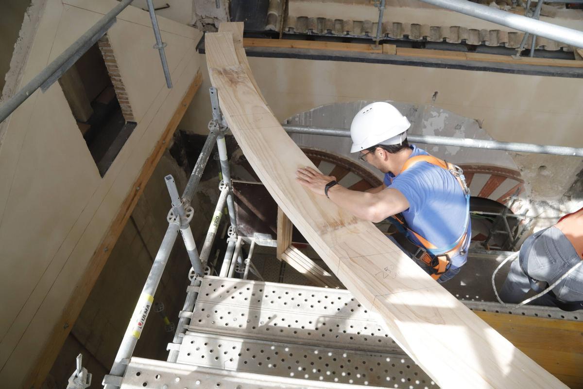 Comienza la instalación de la cúpula de madera de la capilla de la Anunciación de la Mezquita-Catedral