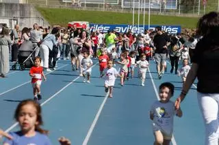 EN IMÁGENES: Así fue la carrera solidaria por los refugiados del Sáhara en el Yago Lamela de Avilés