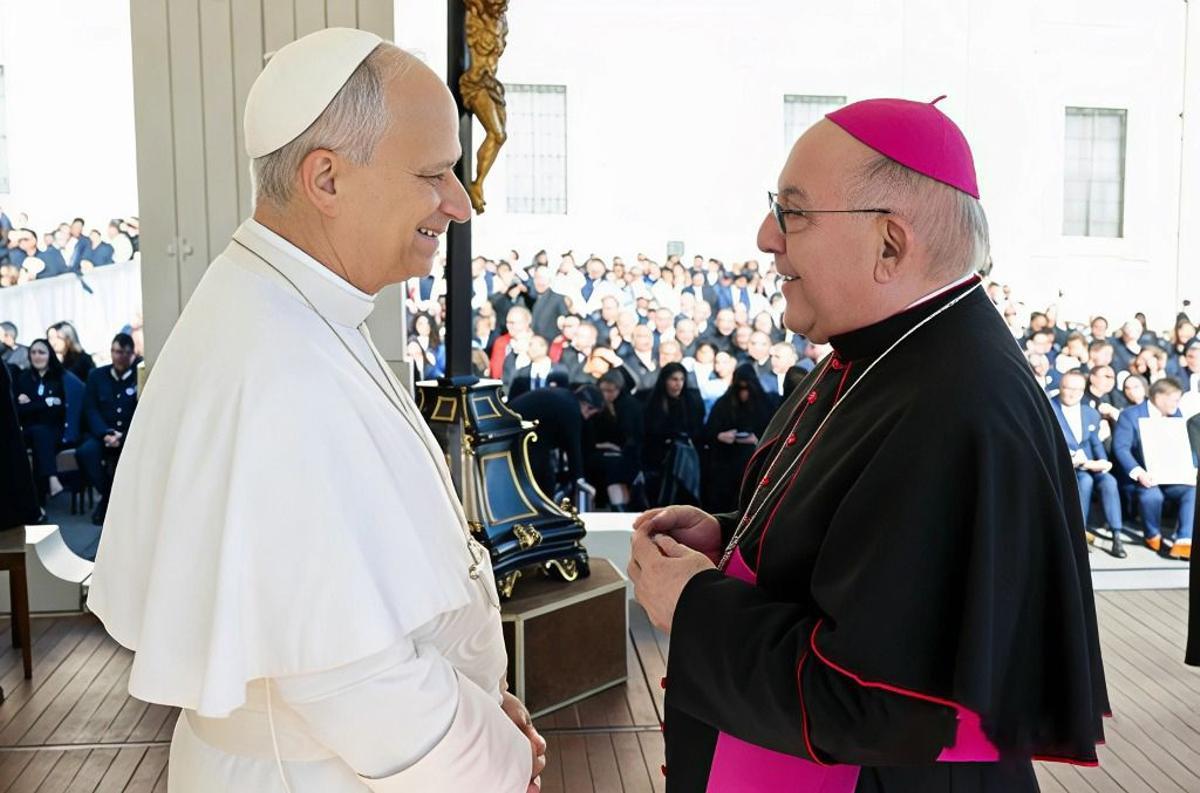 El Papa León XIV con el obispo de la diócesis Segorbe-Castellón, Casimiro López.