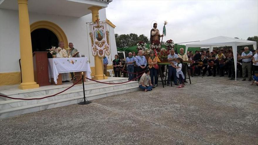 Más de 7.000 romeros pacenses celebran San Isidro en el parque de Tres Arroyos