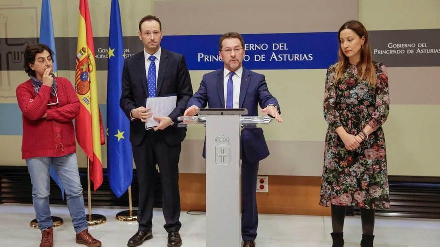 Marián Moreno, Guillermo Martínez, Genaro Alonso y Cristina Díez, en la presentación de la guía.