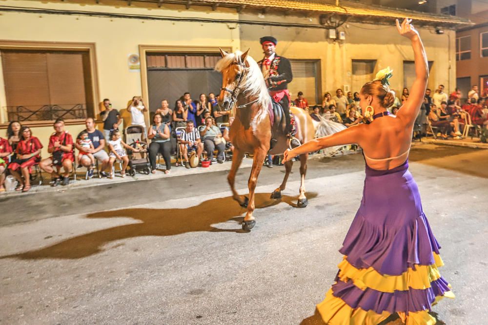 La Entrada Cristiana culmina una espectacular trilogía festera en Almoradí