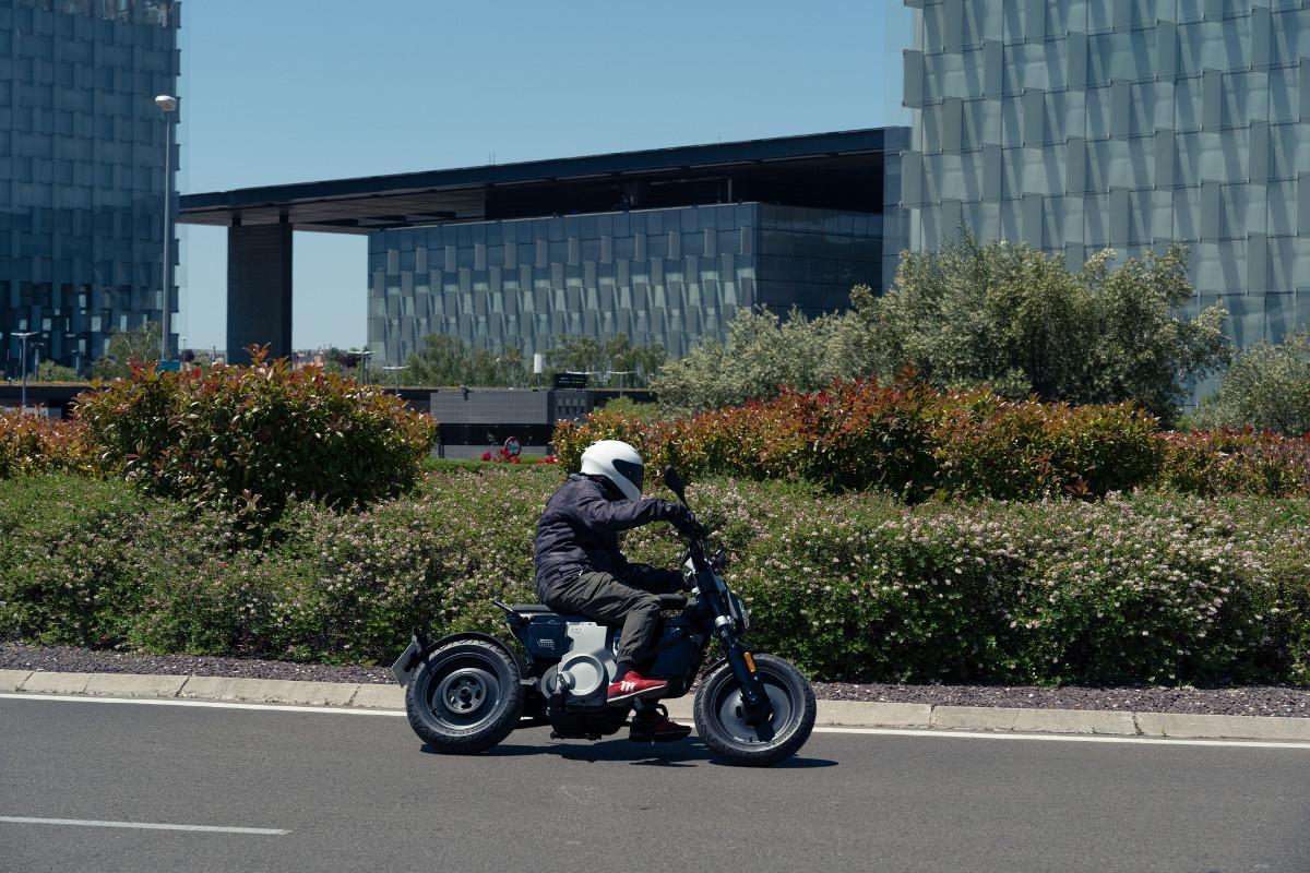 BMW CE 02: Ni moto ni escúter