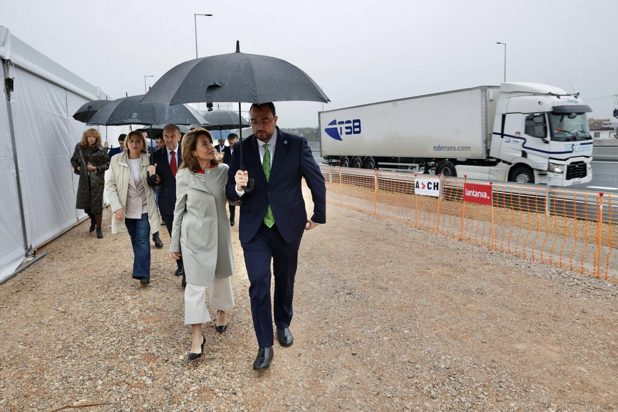 EN IMÁGENES: Así ha sido la inauguración del tercer carril de la "Y"