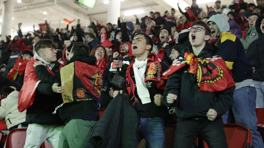 La afición del Mallorca vibra en Son Moix con la Copa del Rey
