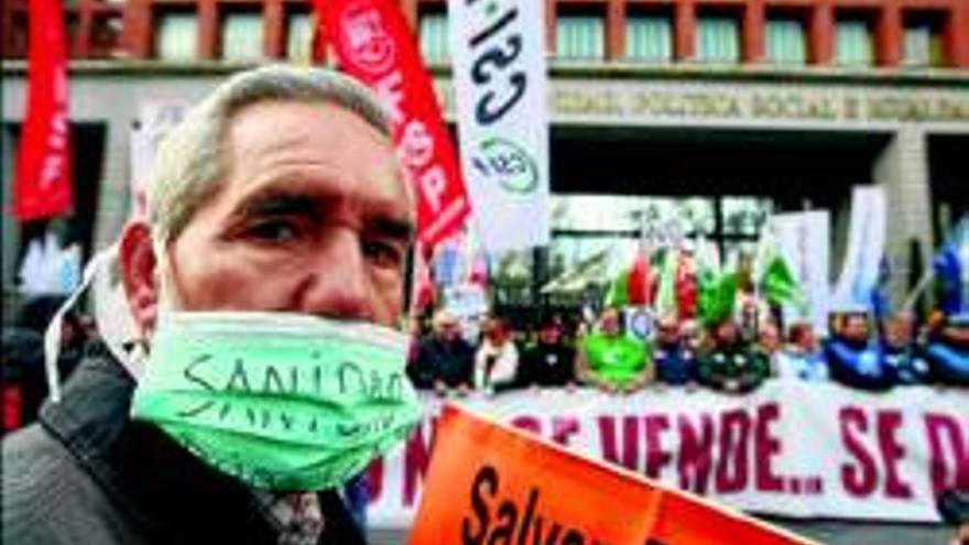 Nueva multitudinaria protesta de la sanidad madrileña contra el PP