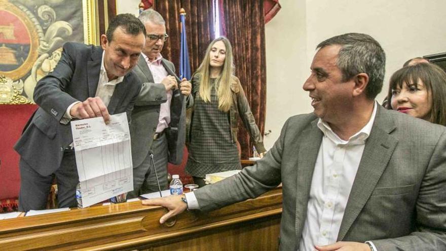 El PP carga contra el alcalde y Mireia Mollà por el Mercado Central