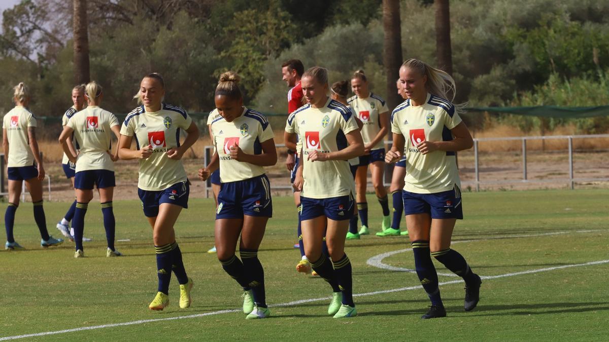 Jugadoras de la selección de Suecia en la Ciudad Deportiva del Córdoba CF.